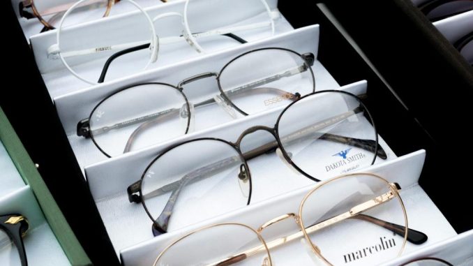 Buying prescription glasses: What to judge when shopping